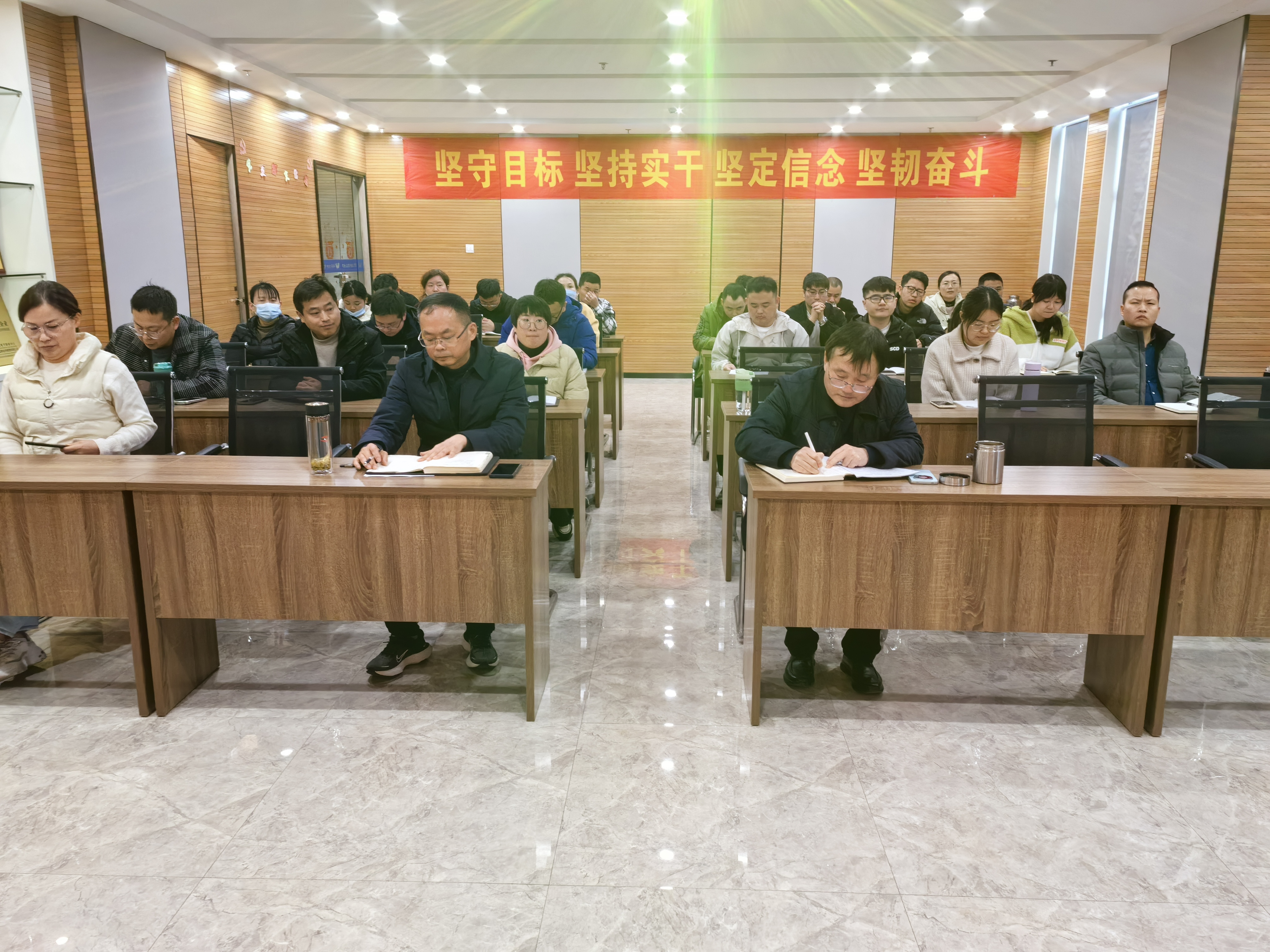 坚守目标 坚持实干 坚定信念 坚韧奋斗 ——总结2023，共绘2024新篇章